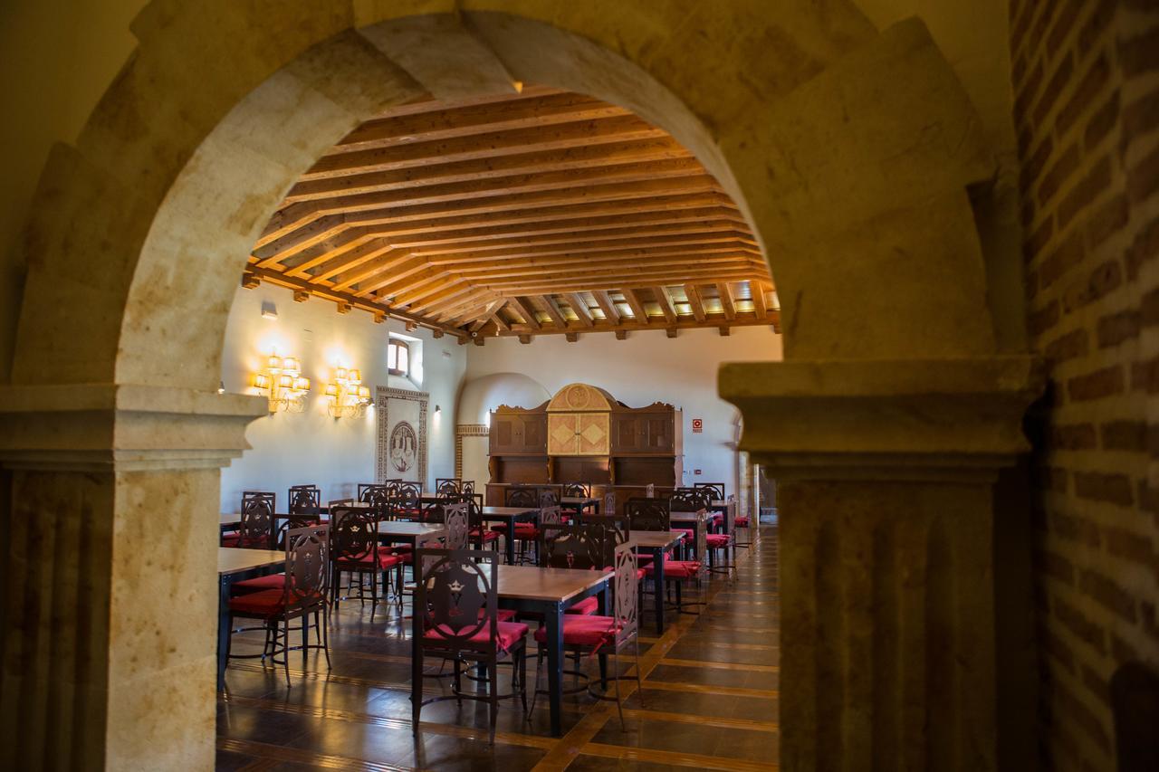 Posada Isabel de Castilla Madrigal de las Altas Torres Exterior foto